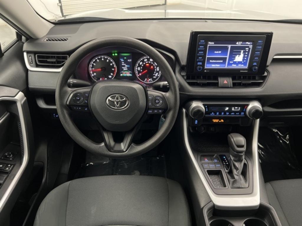 2021 Toyota RAV4 LE photo