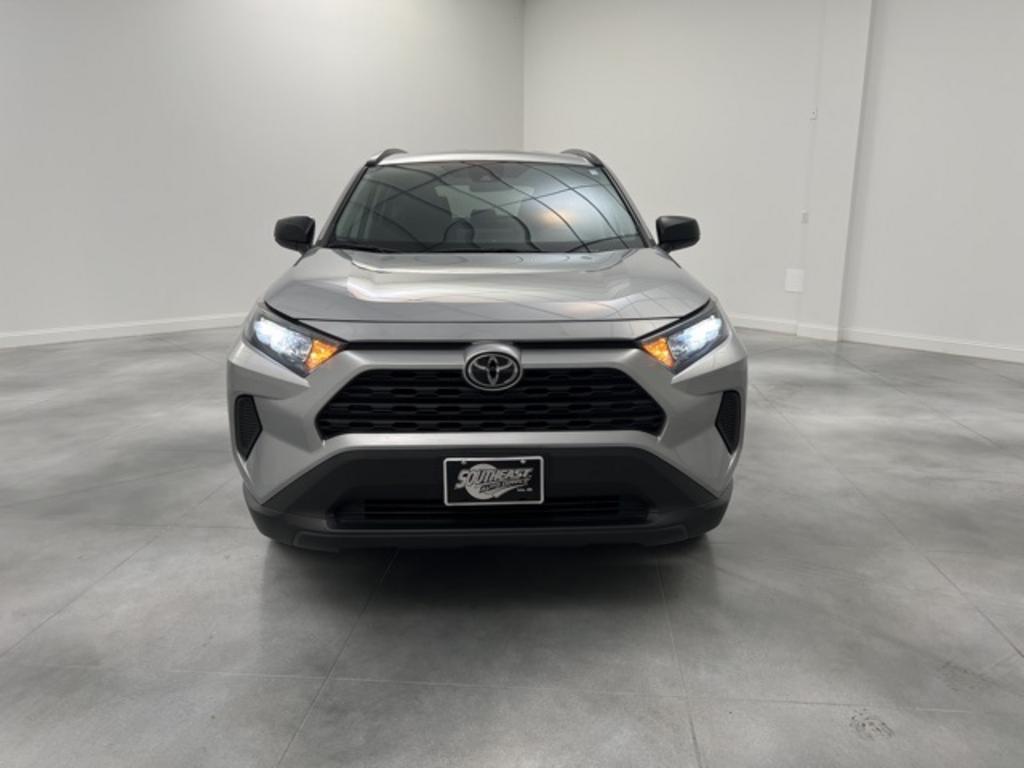2021 Toyota RAV4 LE photo