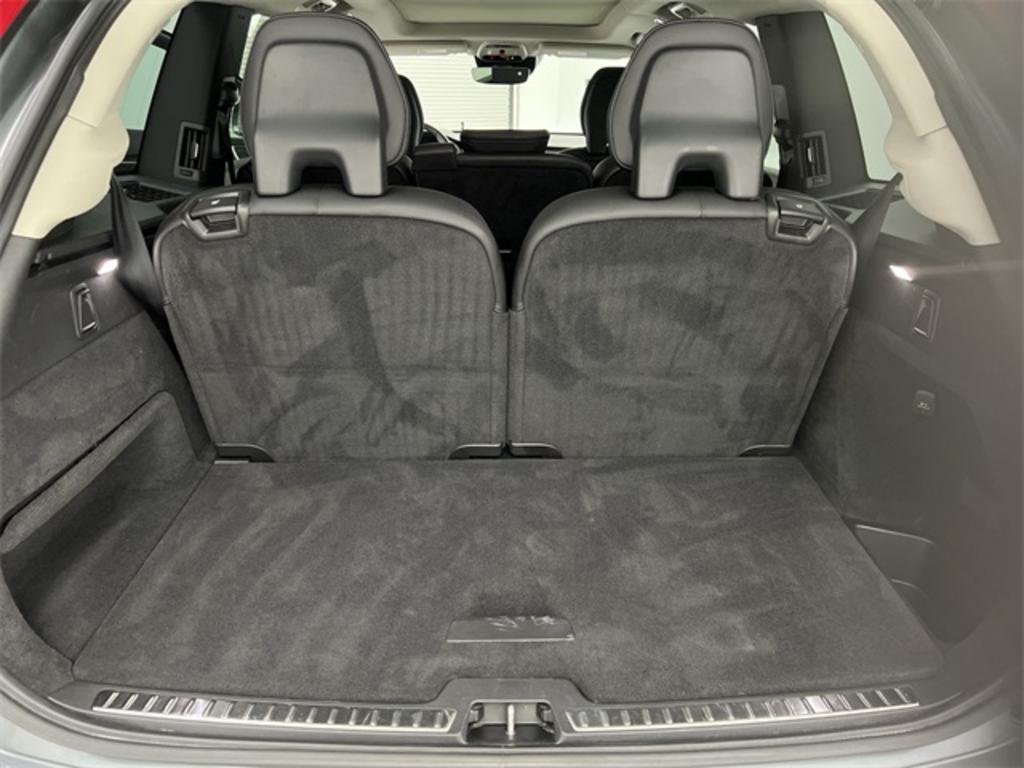 2019 Volvo XC90 T6 Momentum photo