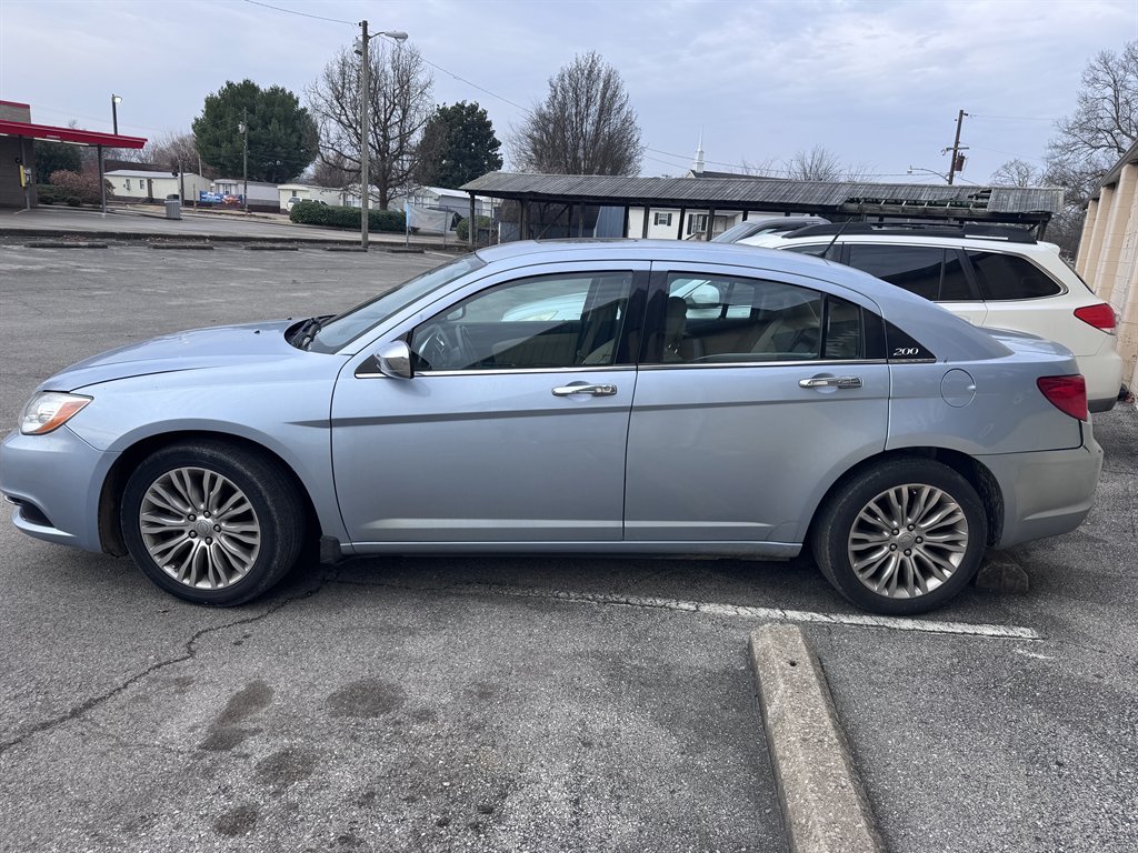 2013 Chrysler 200 Limited