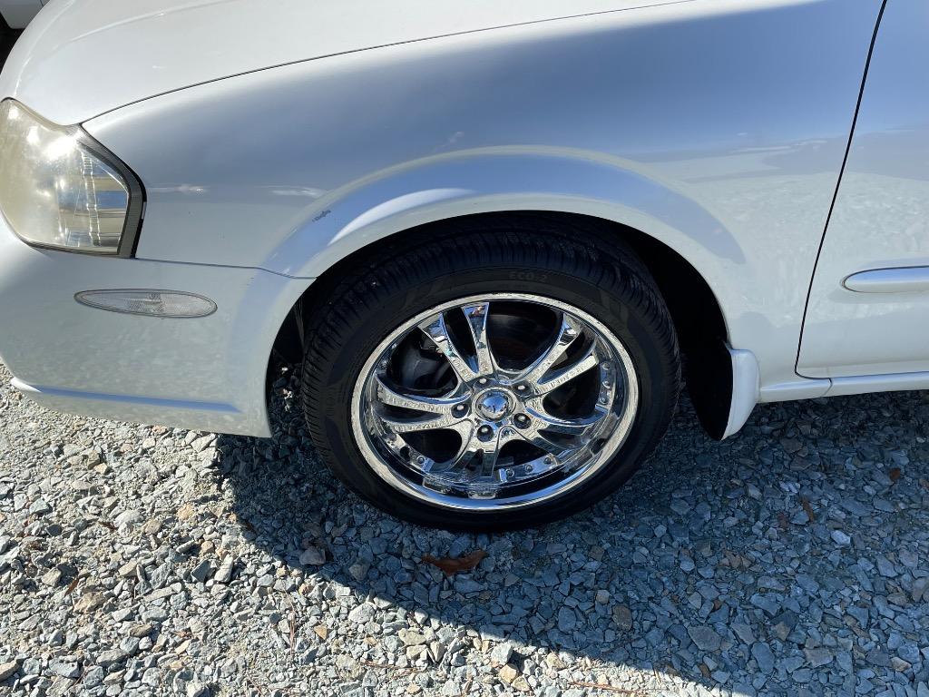 2001 Nissan Maxima GLE photo
