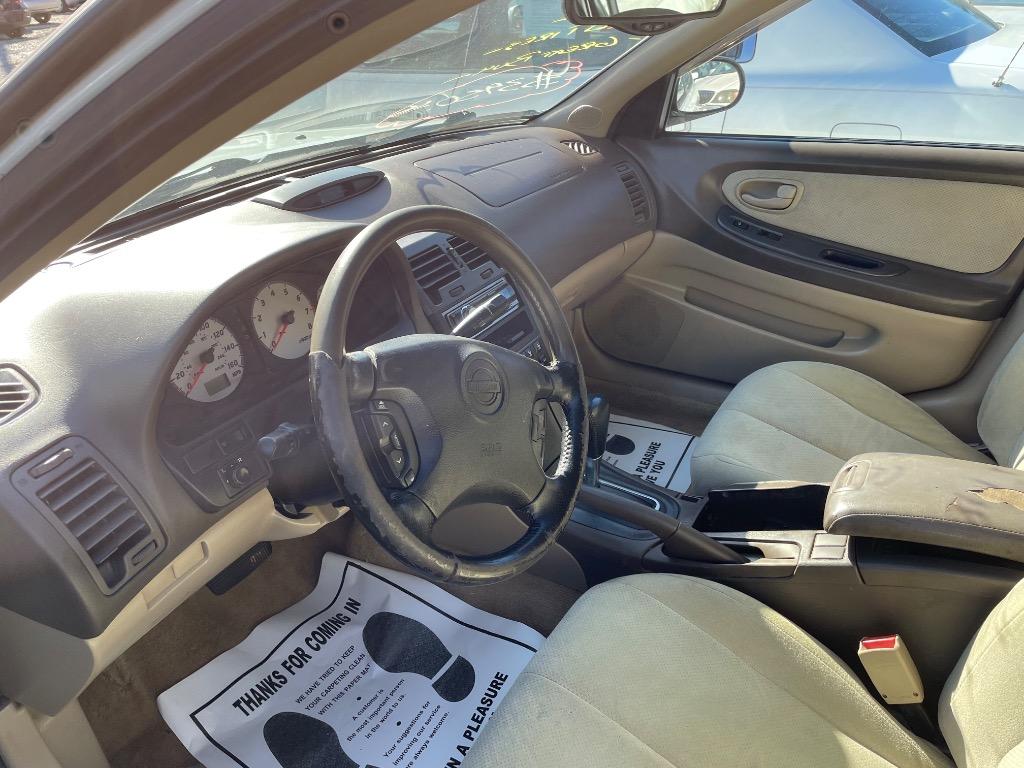 2001 Nissan Maxima GLE photo