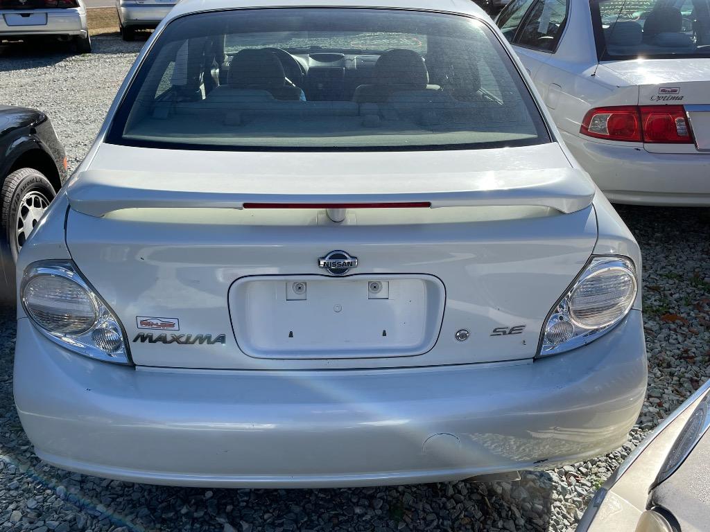 2001 Nissan Maxima GLE photo
