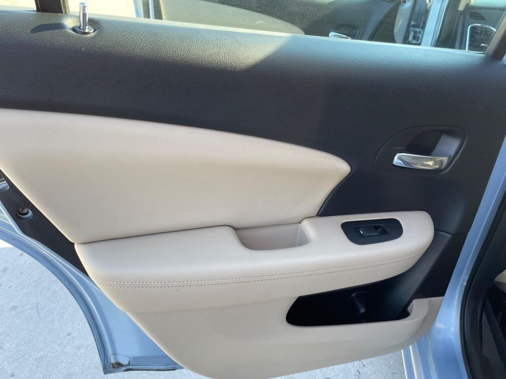 2013 Chrysler 200 - $8,950