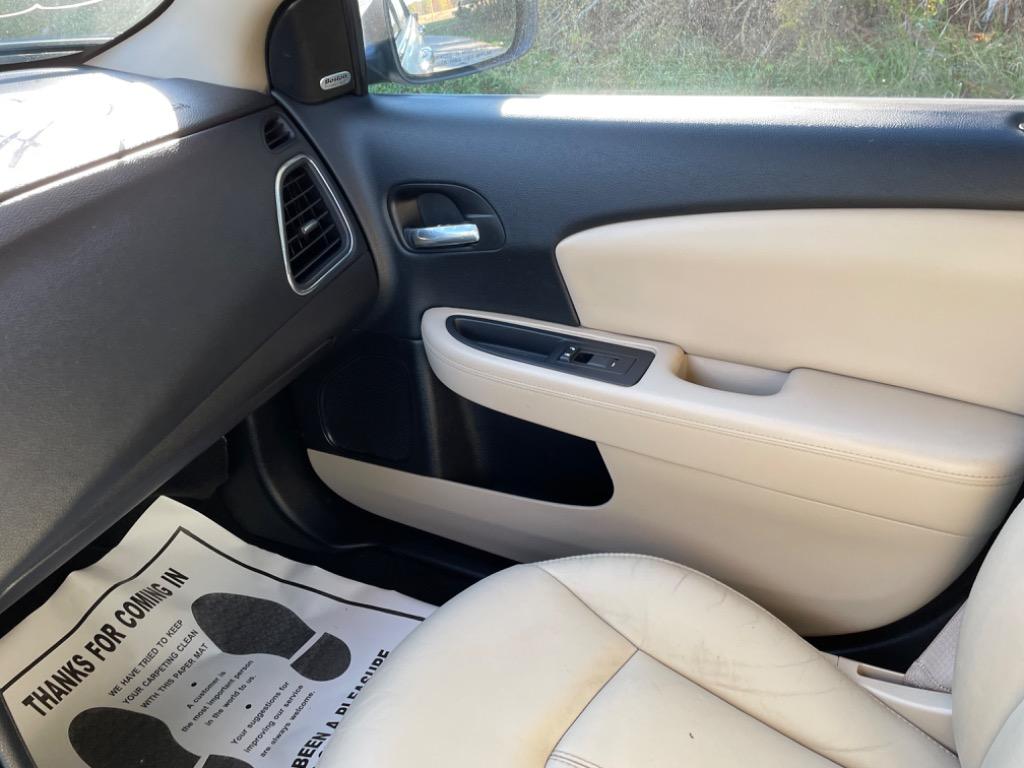 2013 Chrysler 200 Limited photo