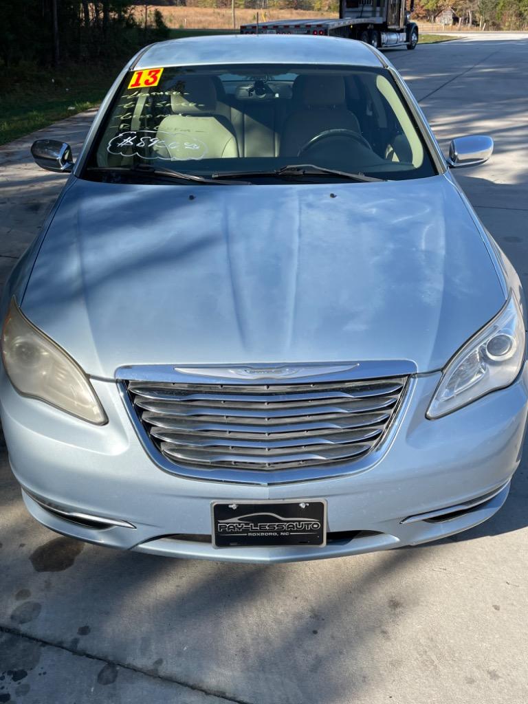 2013 Chrysler 200 - $8,950