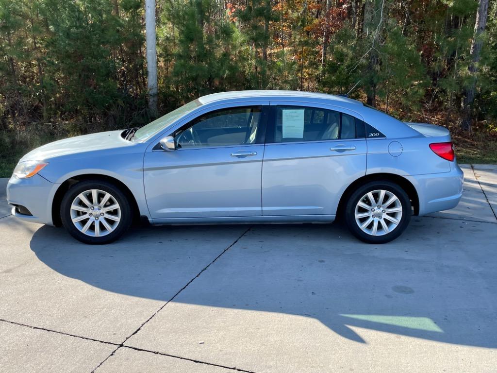 2013 Chrysler 200 - $8,950