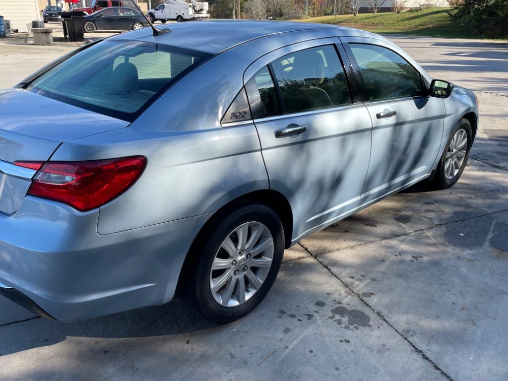 2013 Chrysler 200 - $8,950