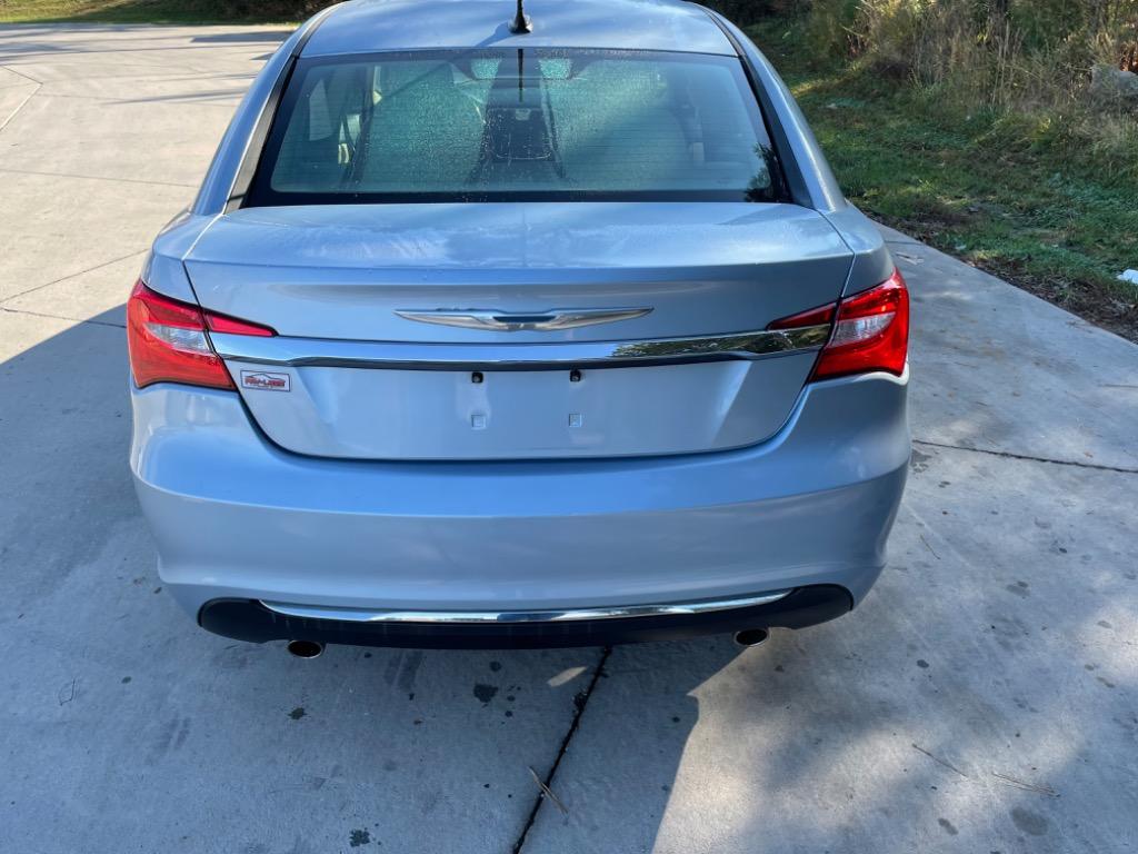 2013 Chrysler 200 - $8,950