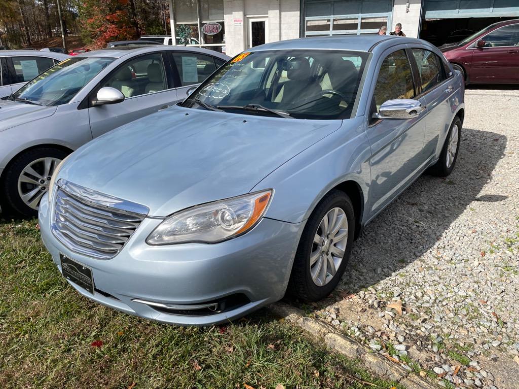 2013 Chrysler 200 - $8,950