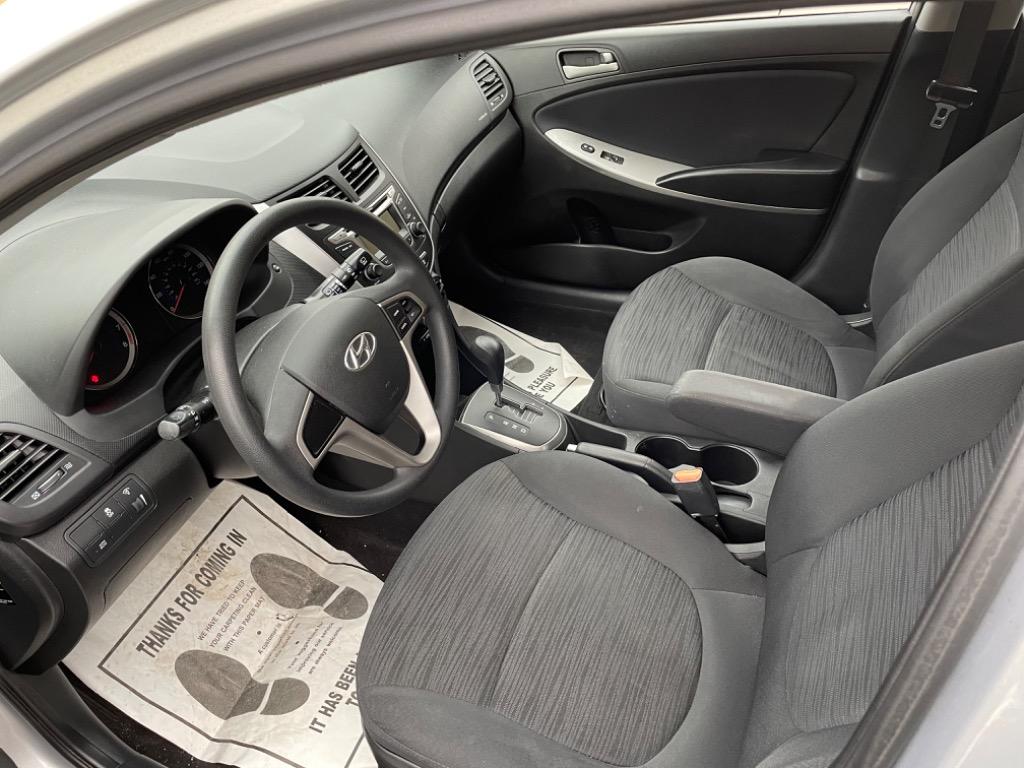 2017 Hyundai Accent SE photo