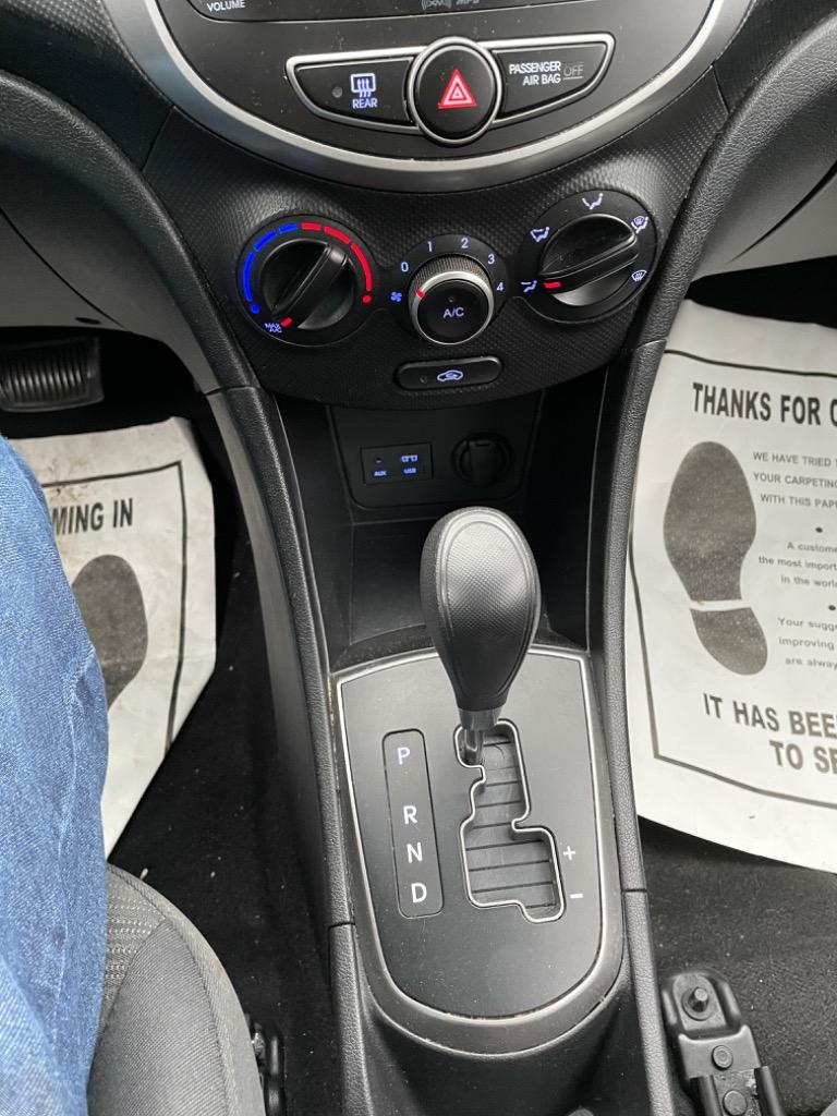 2017 Hyundai Accent SE photo