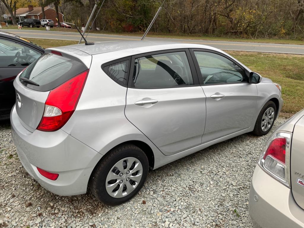 2017 Hyundai Accent SE photo