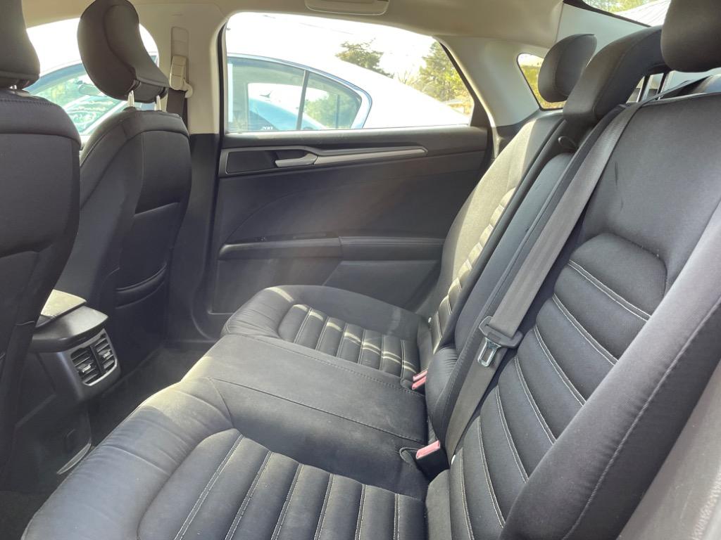 2015 Ford Fusion SE photo
