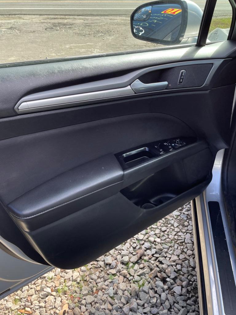 2015 Ford Fusion SE photo