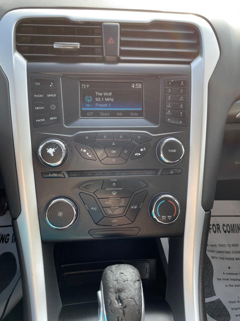 2015 Ford Fusion SE photo