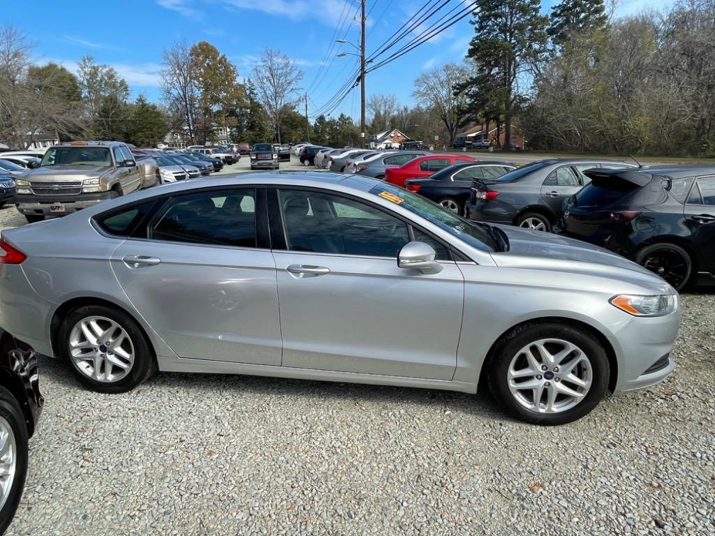 2015 Ford Fusion SE photo