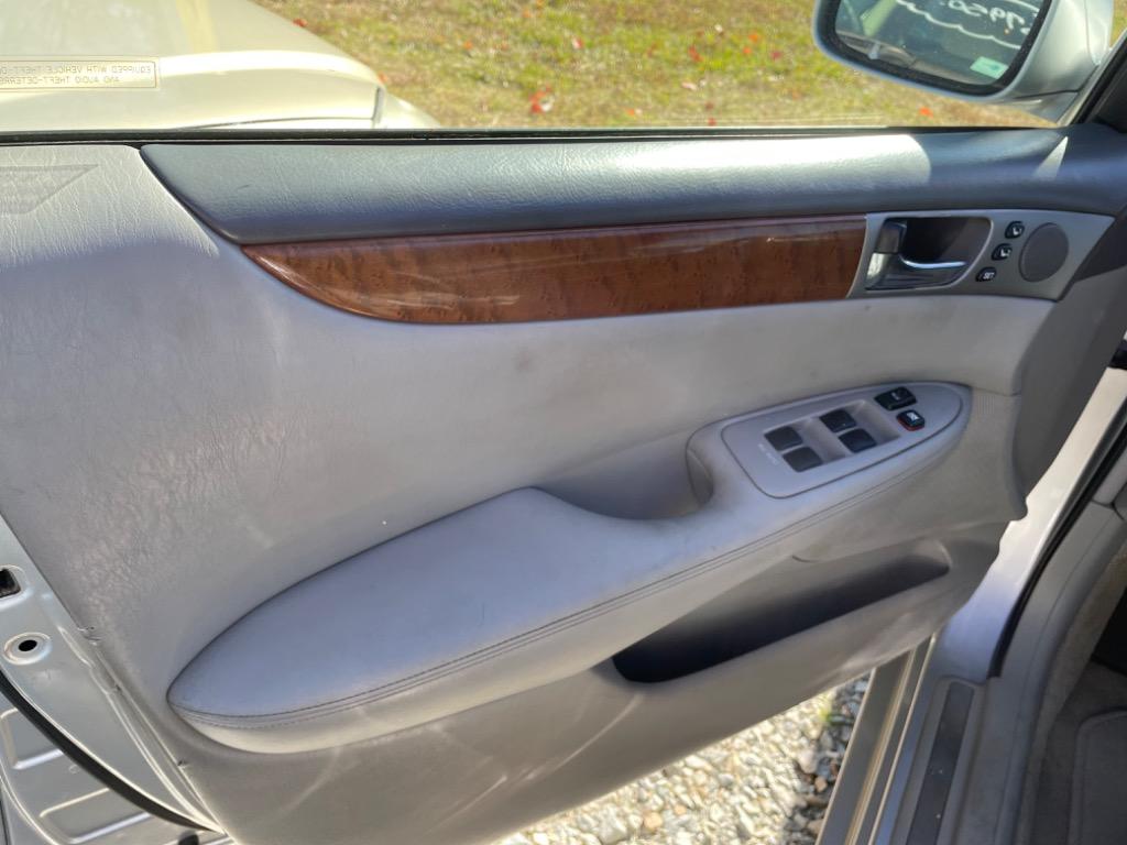 2005 Lexus ES 330 photo
