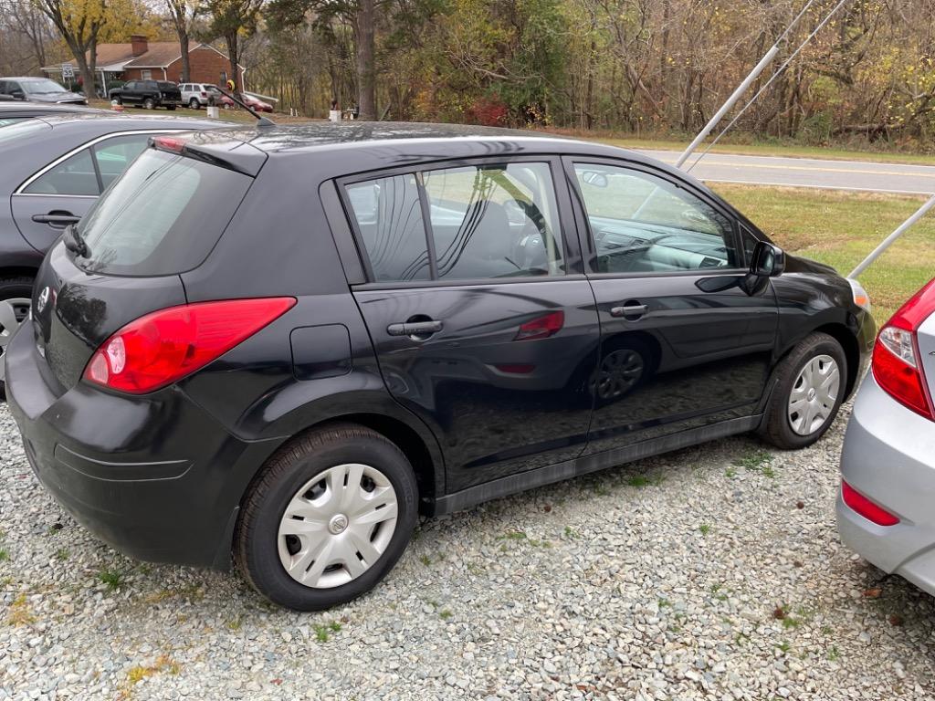 2010 Nissan Versa 1.8 SL photo