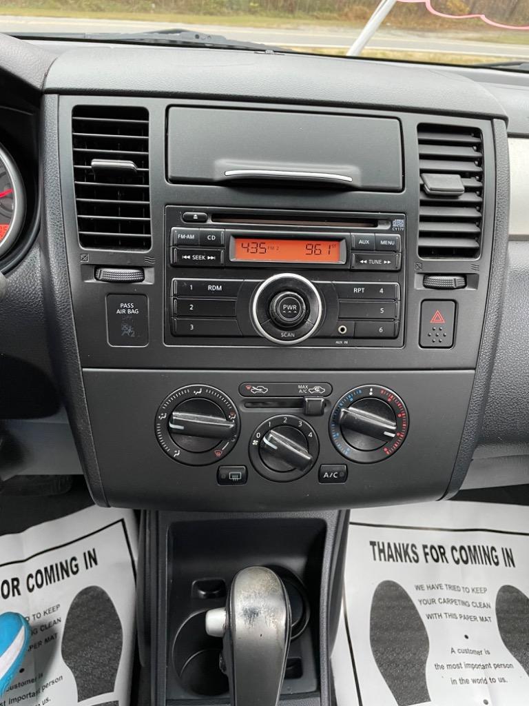 2010 Nissan Versa 1.8 SL photo
