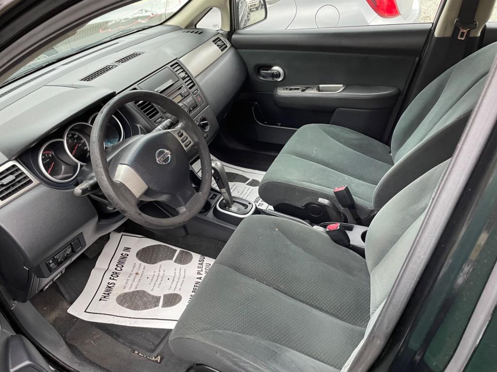 2010 Nissan Versa 1.8 SL photo