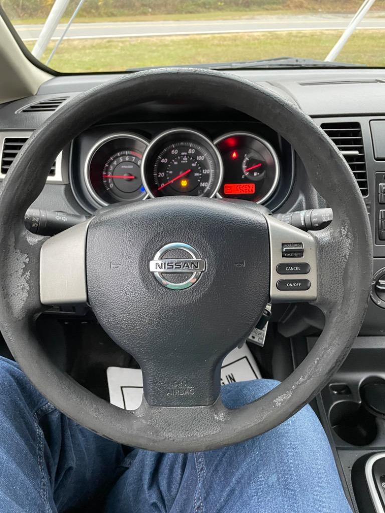 2010 Nissan Versa 1.8 SL photo