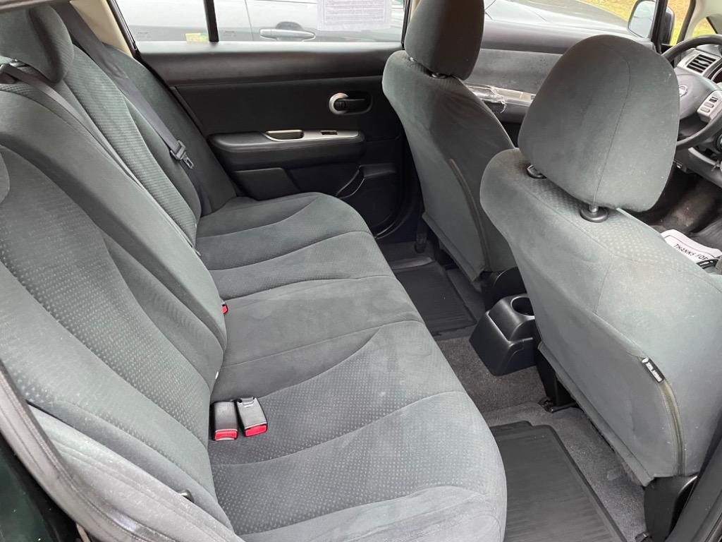 2010 Nissan Versa 1.8 SL photo