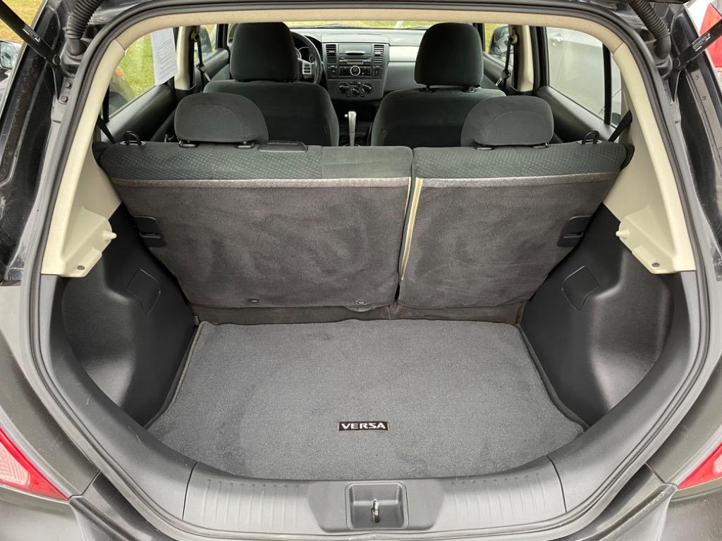 2010 Nissan Versa 1.8 SL photo