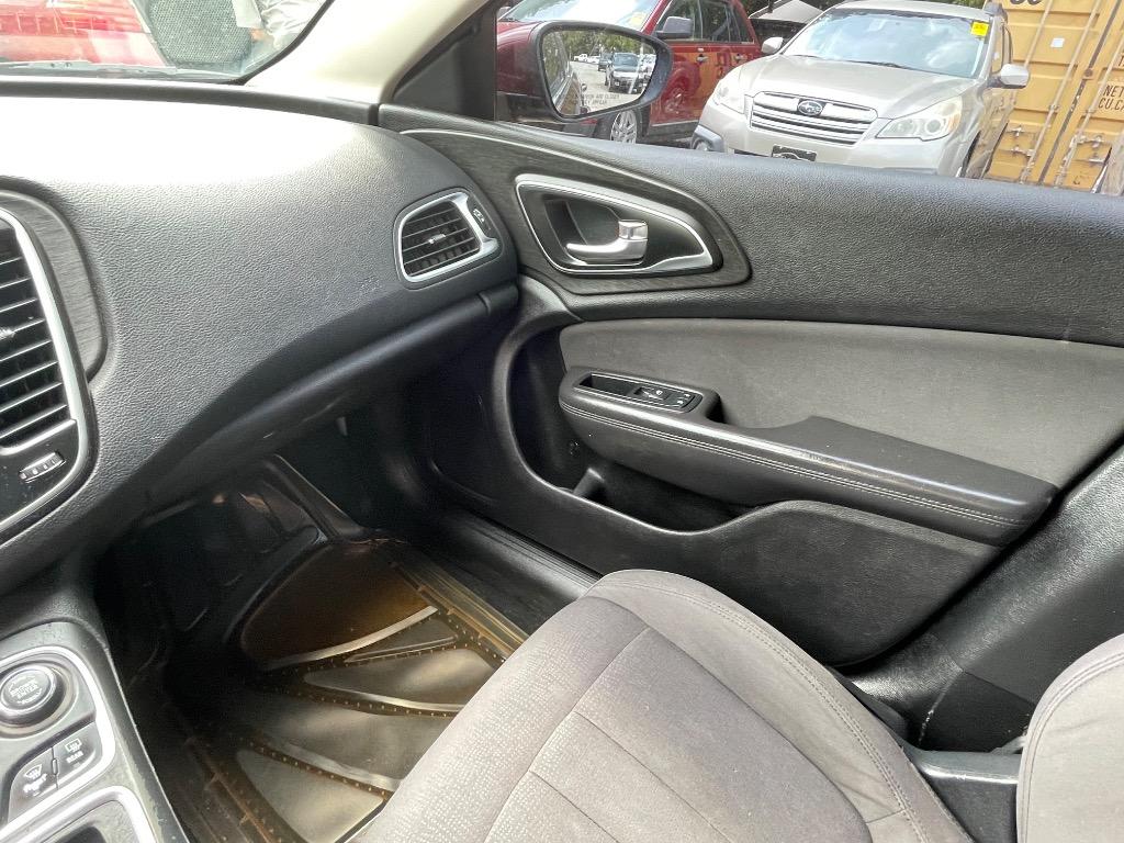 2015 Chrysler 200 Limited photo