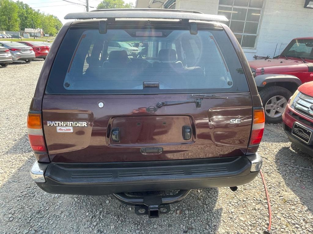 1997 Nissan Pathfinder LE photo