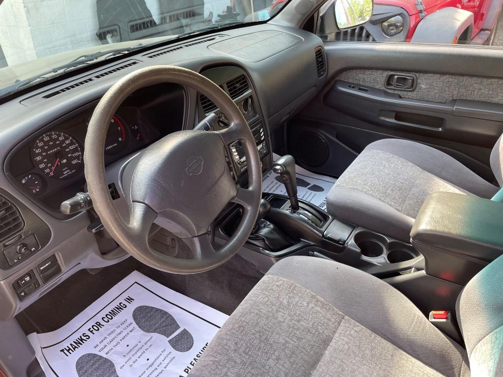 1997 Nissan Pathfinder LE photo
