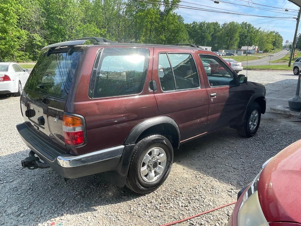 1997 Nissan Pathfinder LE photo