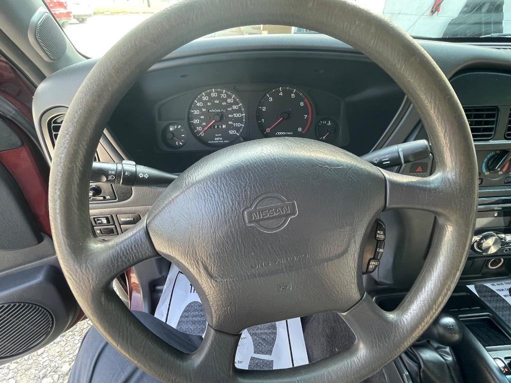 1997 Nissan Pathfinder LE photo