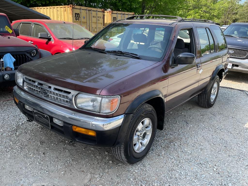 1997 Nissan Pathfinder LE photo