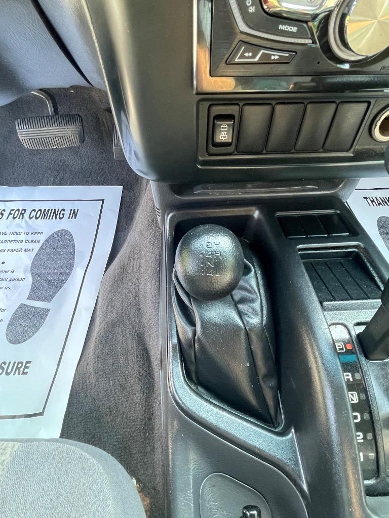 1997 Nissan Pathfinder LE photo