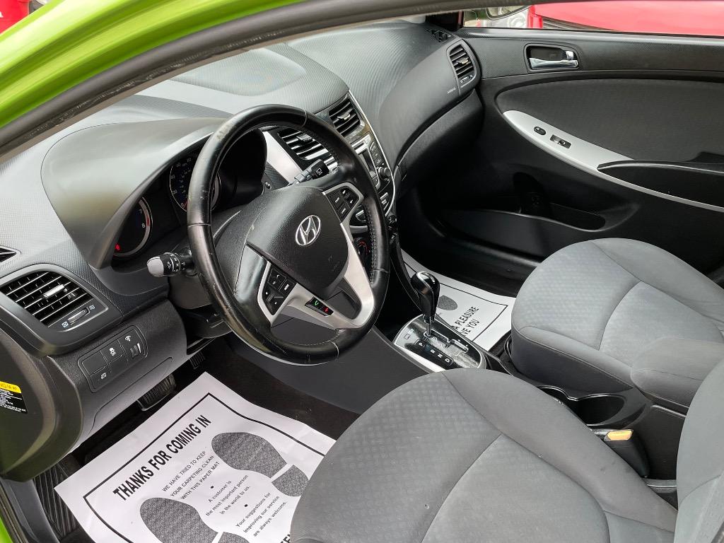 2014 Hyundai Accent SE photo