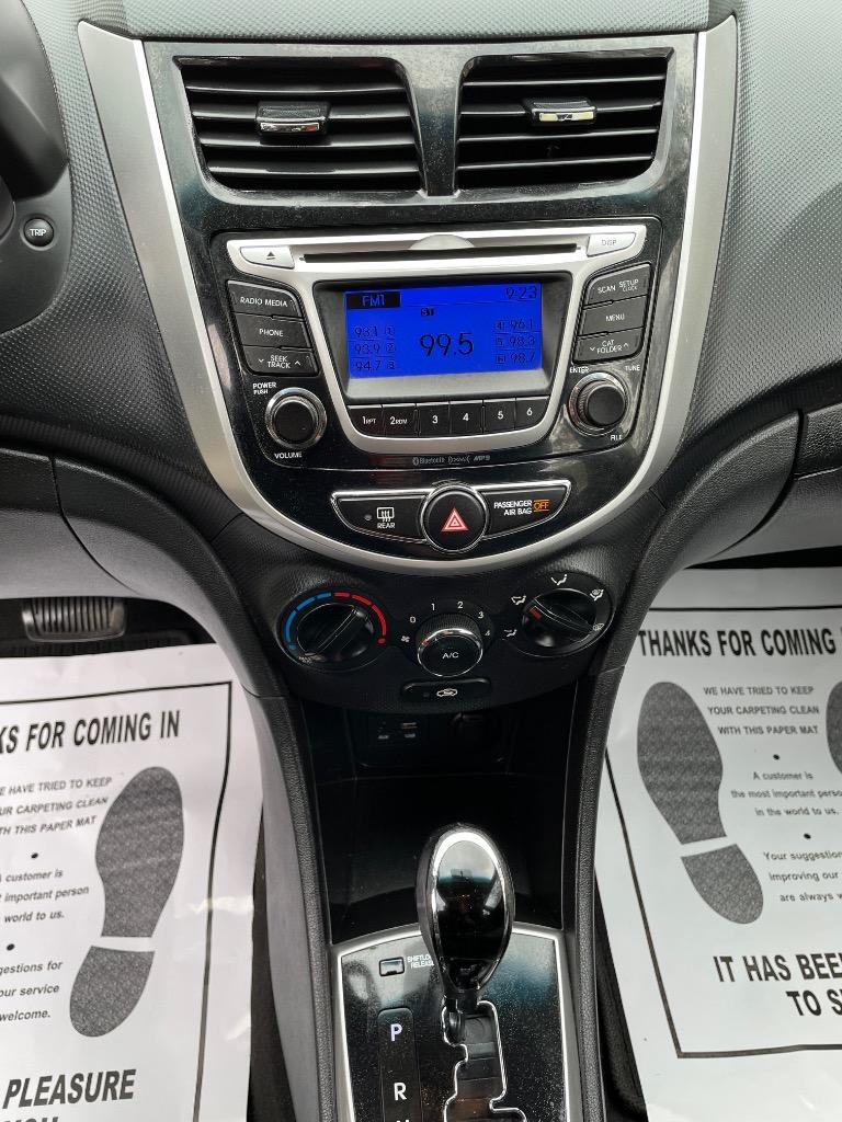 2014 Hyundai Accent SE photo