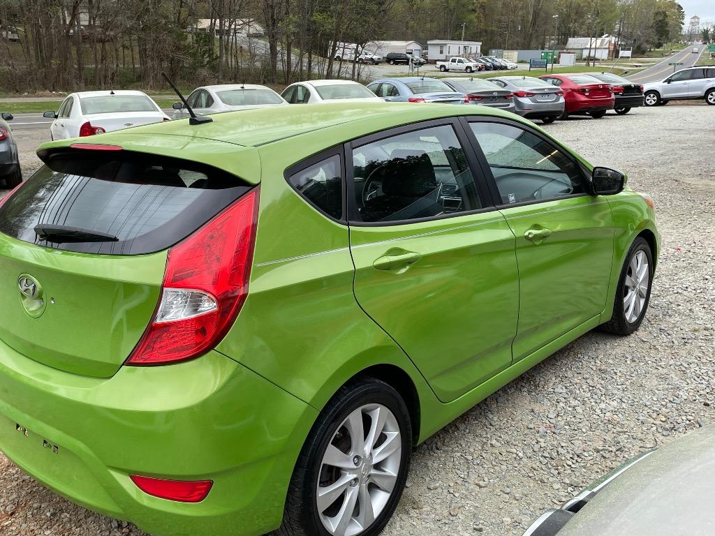2014 Hyundai Accent SE photo
