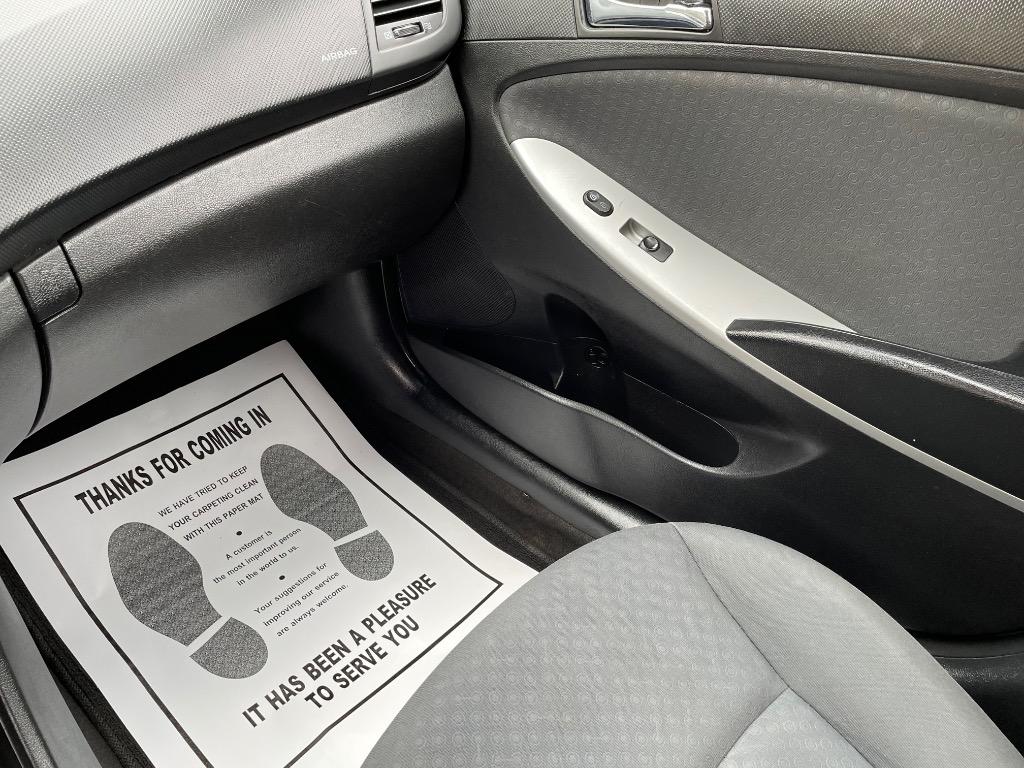 2014 Hyundai Accent SE photo