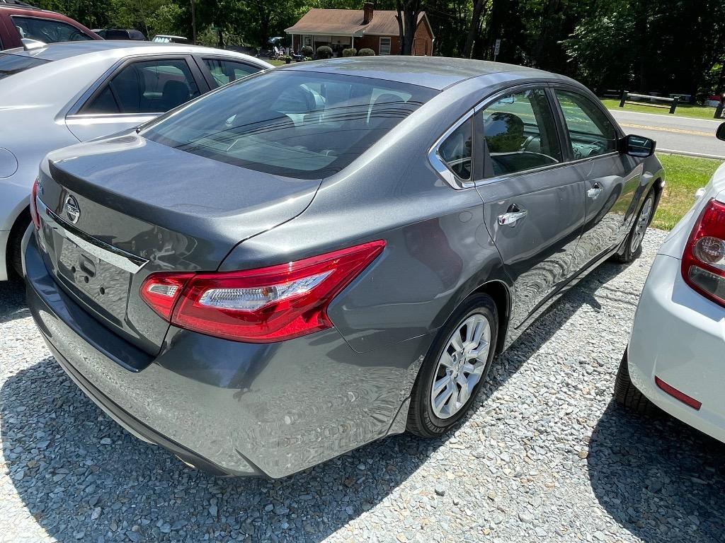 2017 Nissan Altima - $9,950
