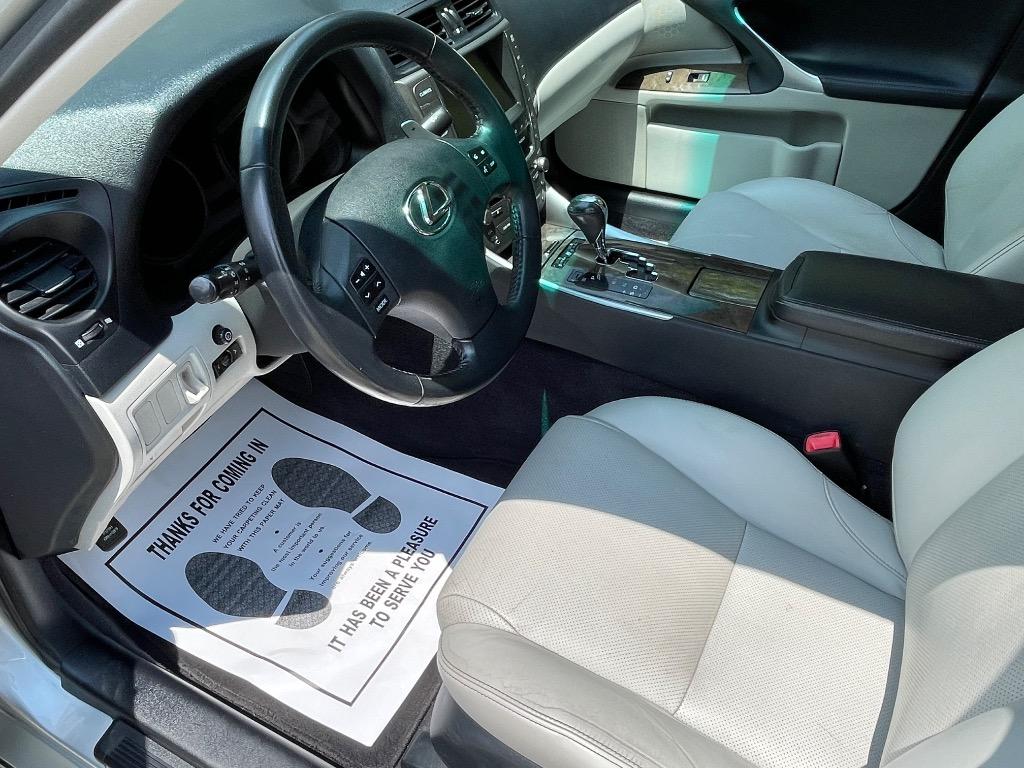 2010 Lexus IS 250 photo