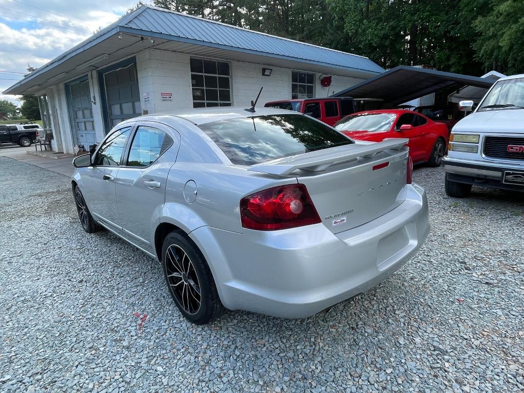 2012 Dodge Avenger - $7,950