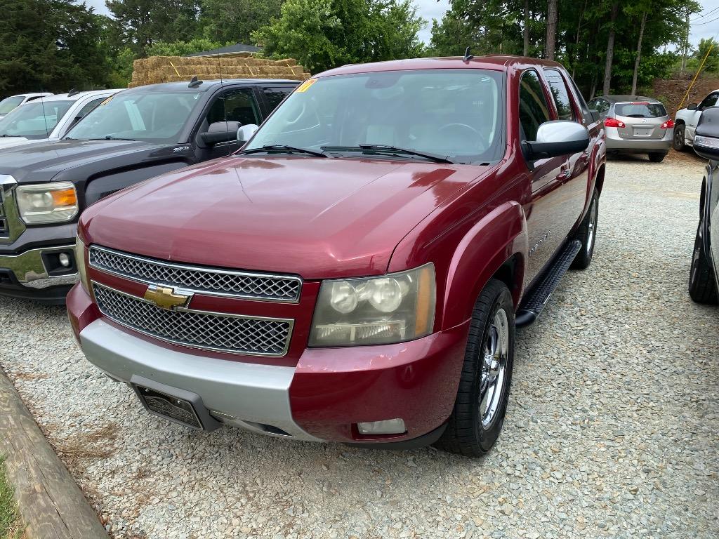 2007 Chevrolet Avalanche - $8,950