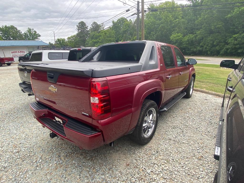2007 Chevrolet Avalanche - $8,950