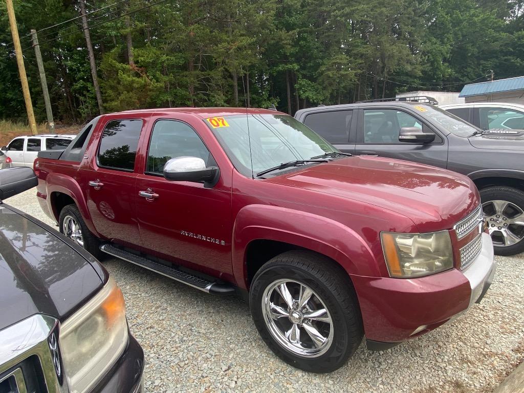 2007 Chevrolet Avalanche - $8,950