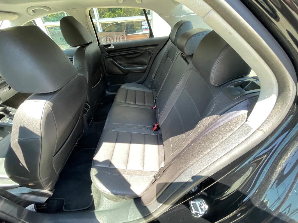 2010 Volkswagen Jetta - $6,950