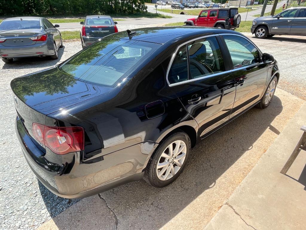 2010 Volkswagen Jetta - $6,950