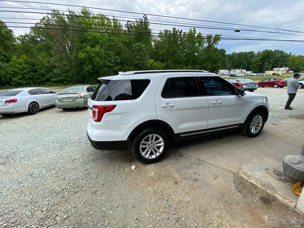 2016 Ford Explorer - $10,950
