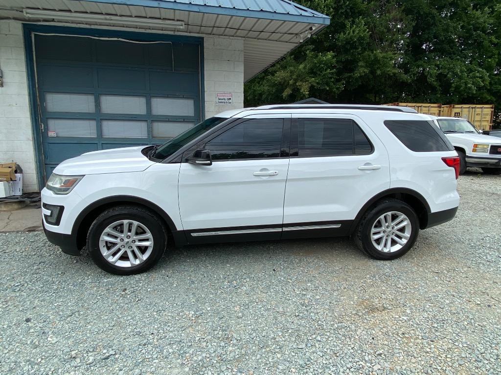 2016 Ford Explorer - $10,950