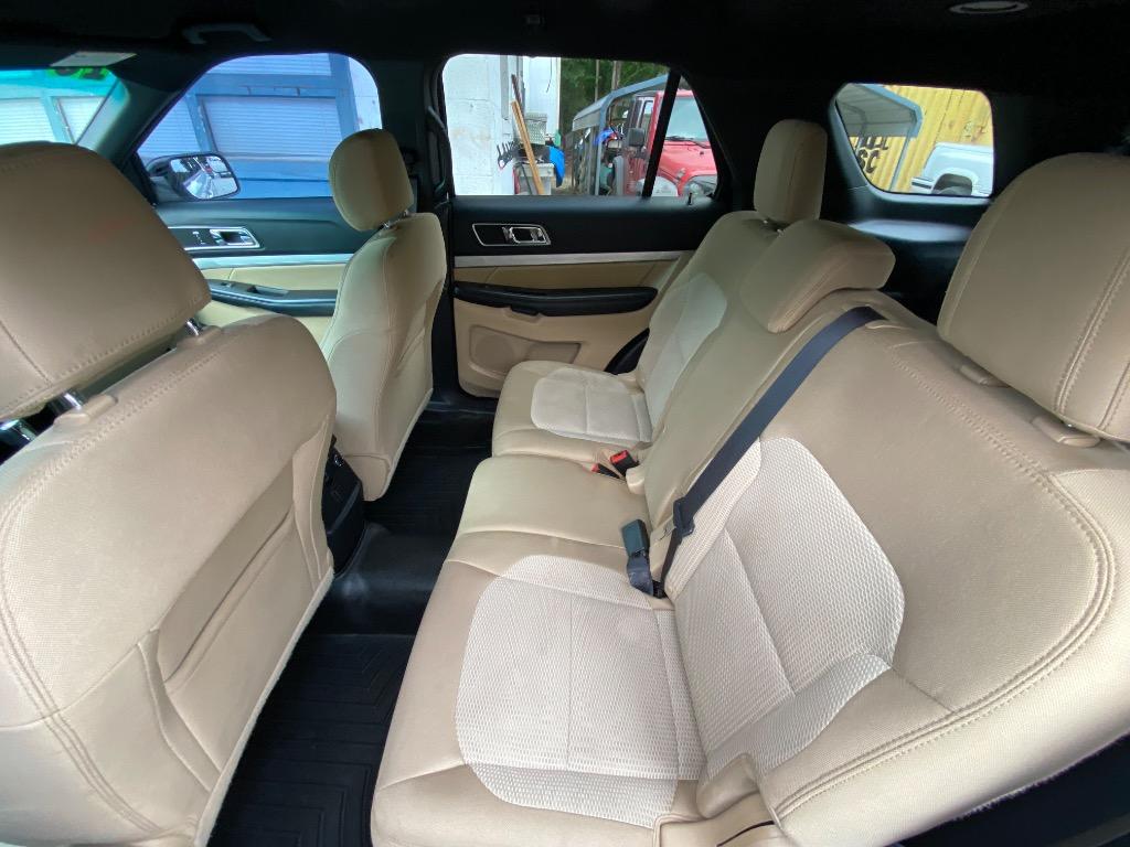 2016 Ford Explorer - $10,950